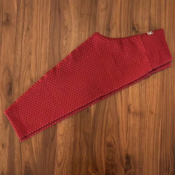 Booty by Brabants Croco Skin Cropped Legging, One Size, Merlot - Picture 5 of 7